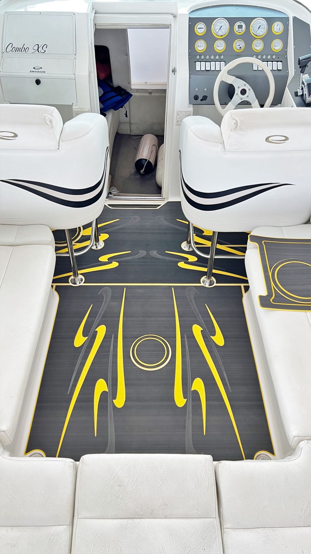 2002 Envision 29 Marine Flooring