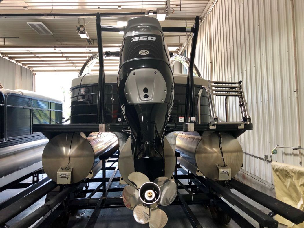 2019 South Bay Tri Toon Received A Surpass 5 Year SiO2 Ceramic Coating
