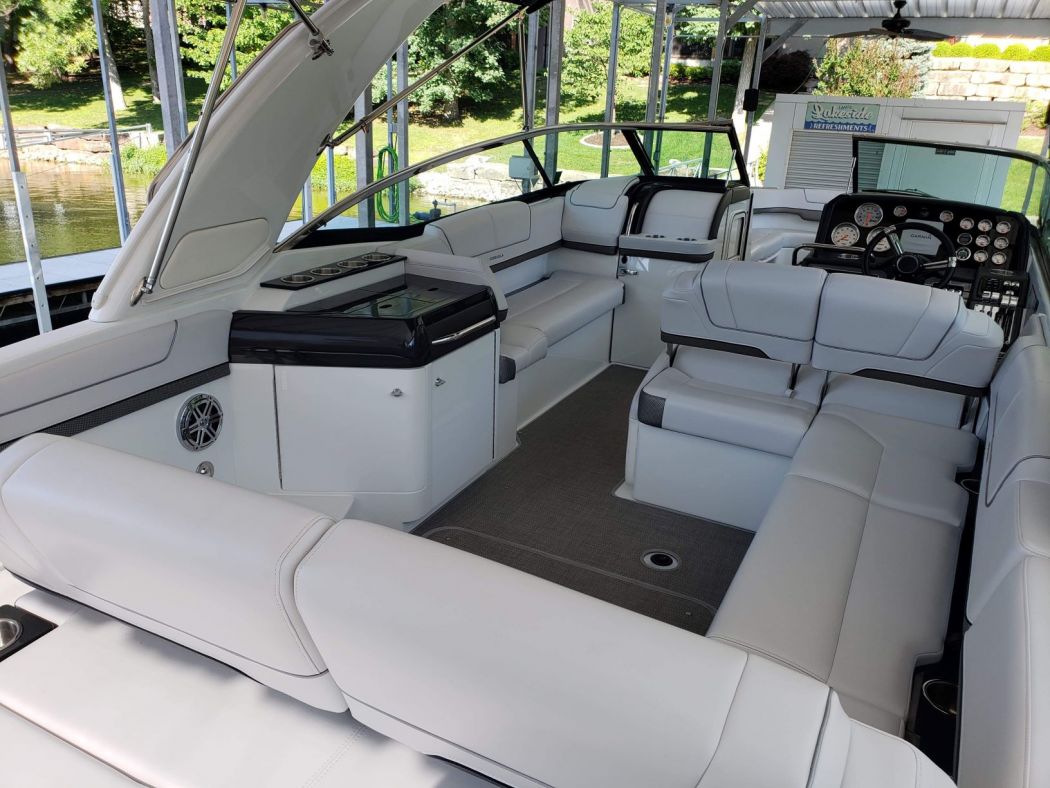 2015 Formula 310 BR received a 5 Year Surpass SiO2 Ceramic Coating
