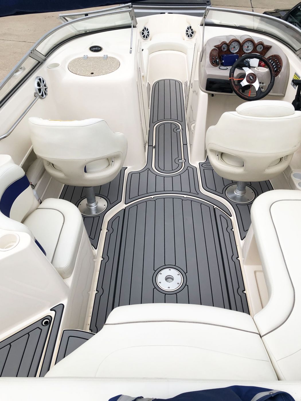2005 Rinker 232 AquaTraction