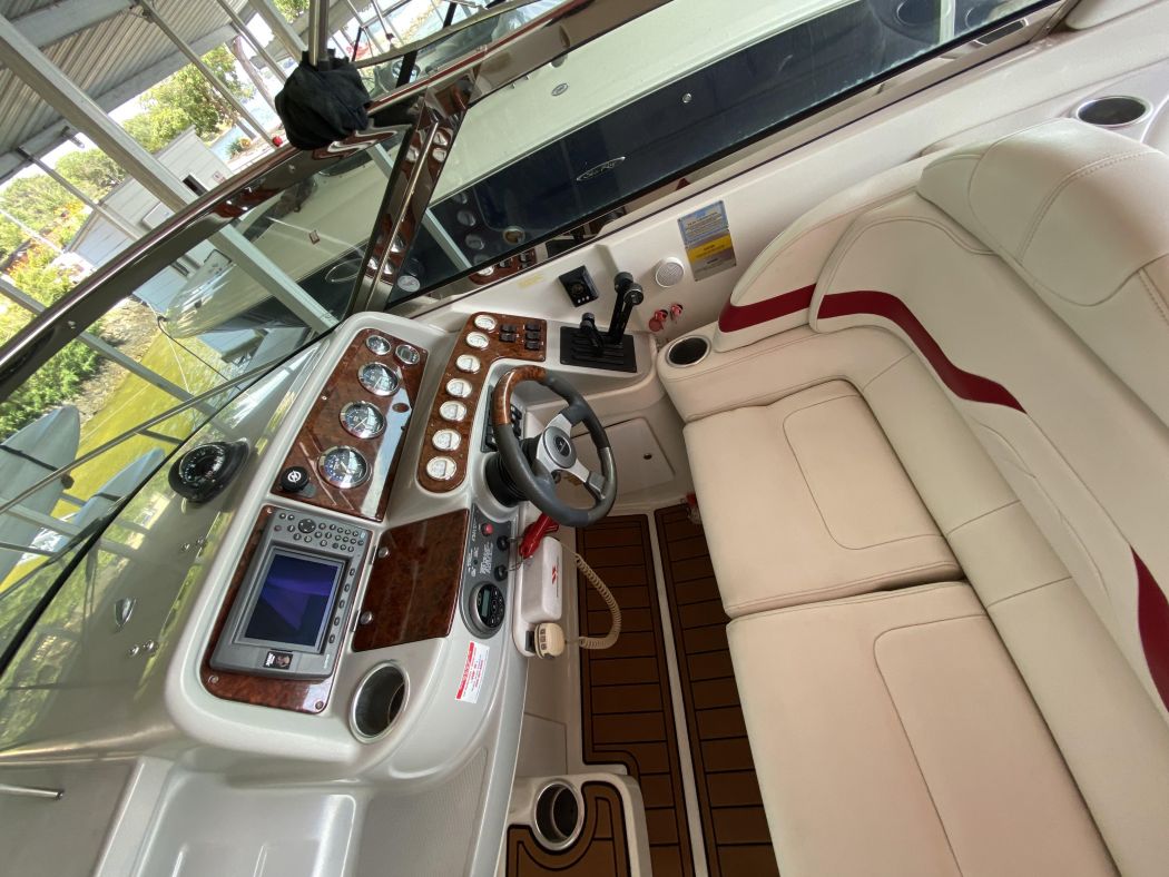 Formula 330SS Boat Detailing