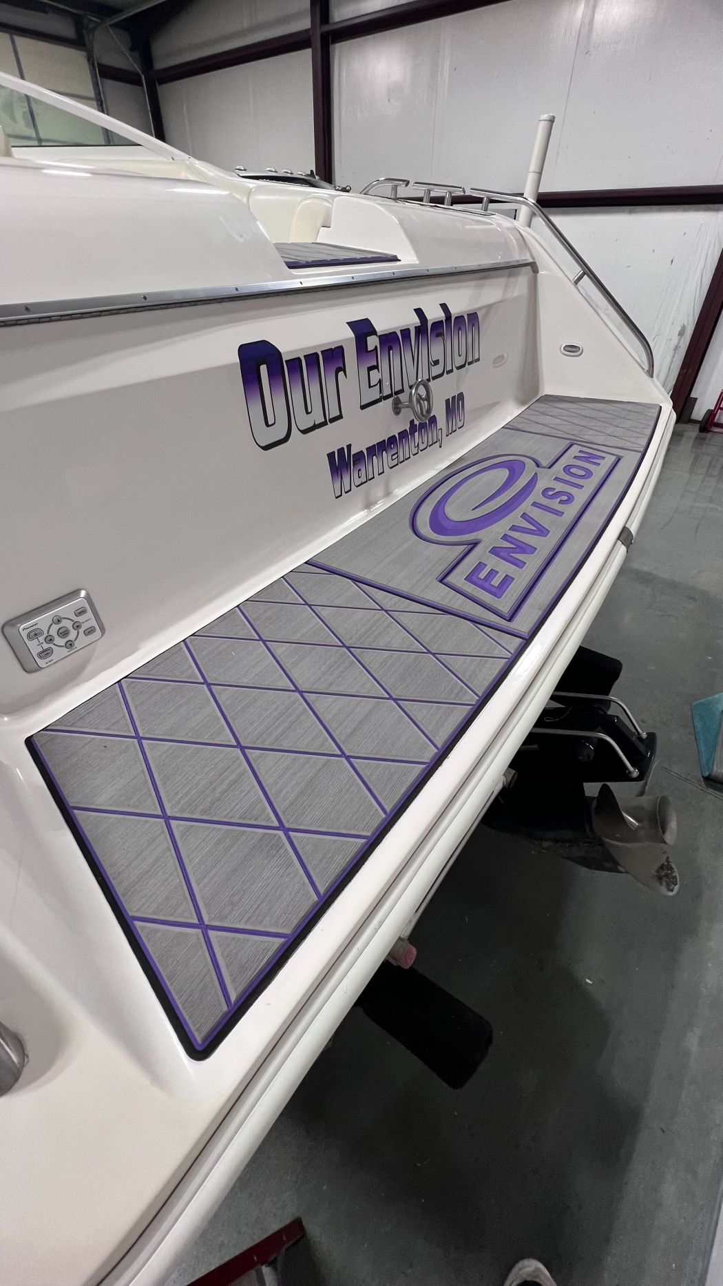 2004 Envision 32 Marine Flooring