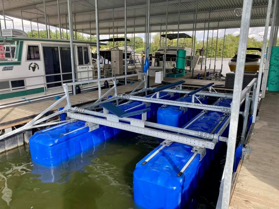 Clinton Lake HydroHoist Boat Lift
