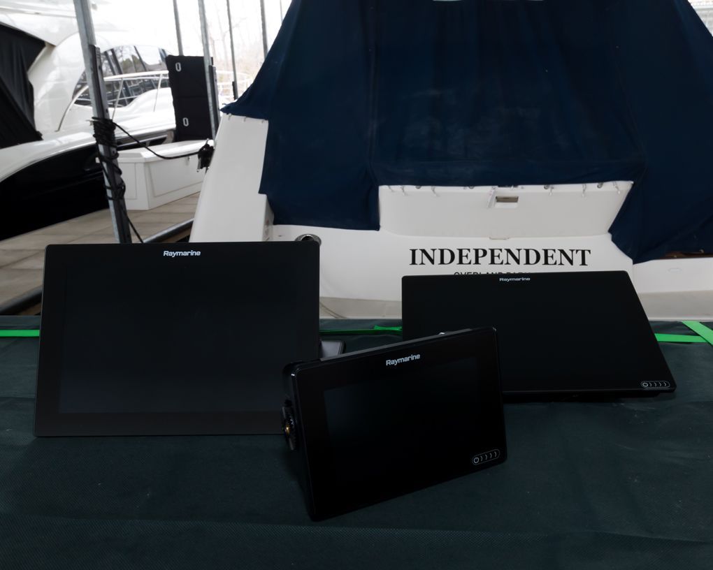 Raymarine Axiom Displays