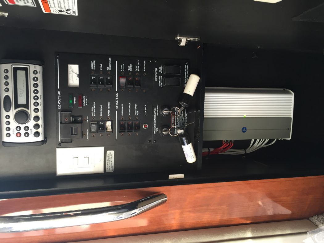 SeaRay Sundancer Audio Installation