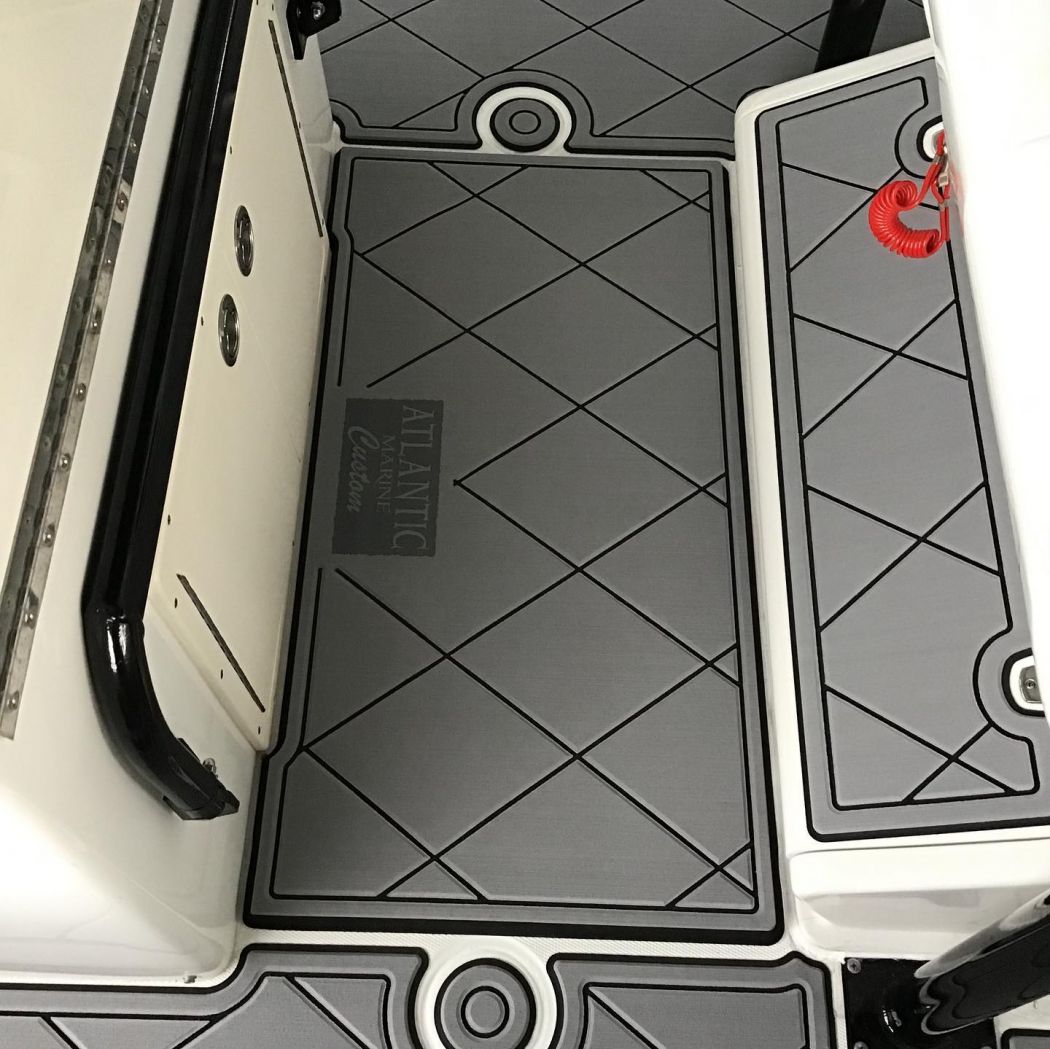 Jupiter 31 Center Console SeaDek Flooring