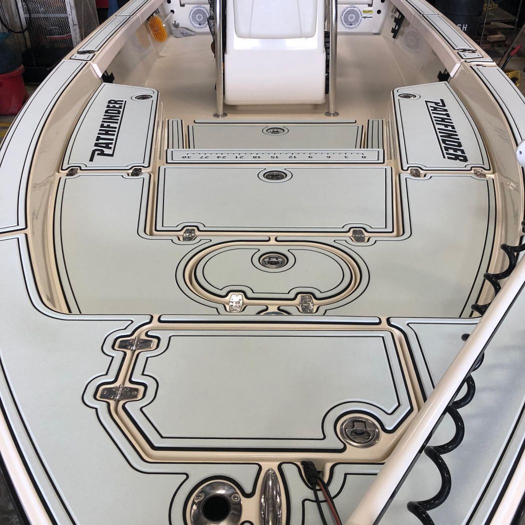 Pathfinder 2400 Center Console SeaDek