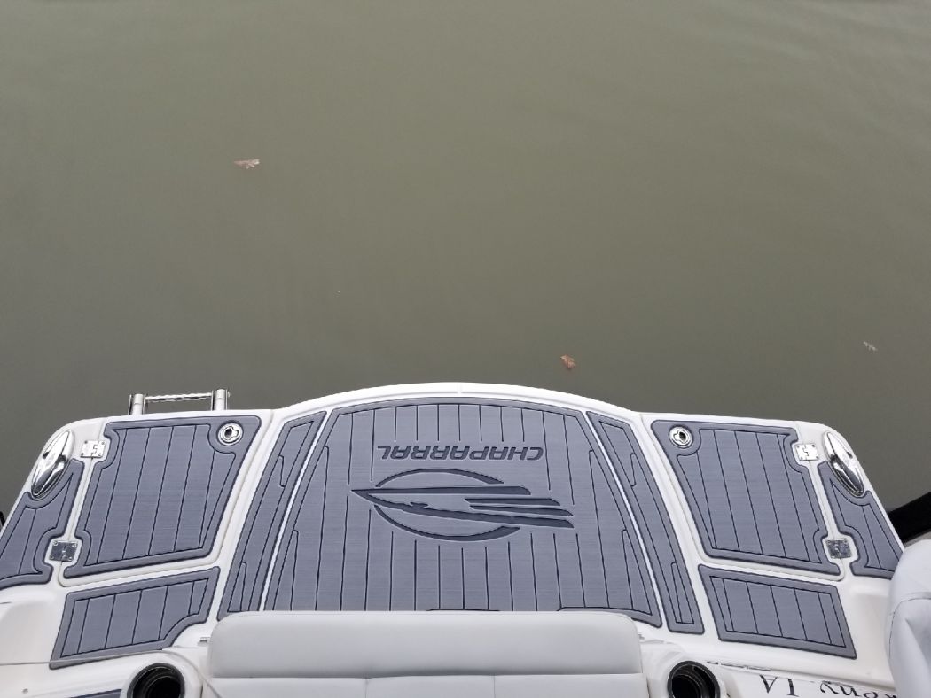 Chaparral 327 SeaDek Installation