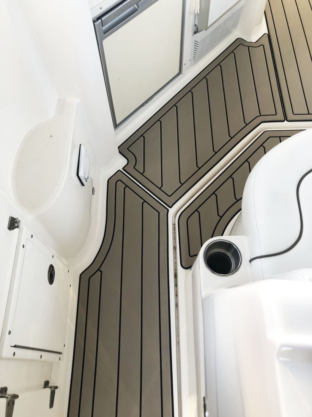 Rinker 350 AquaTraction
