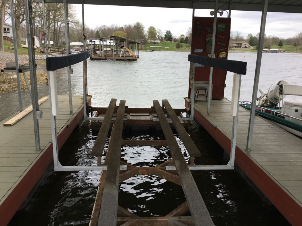 Boat Lift Repair Lake of Egypt