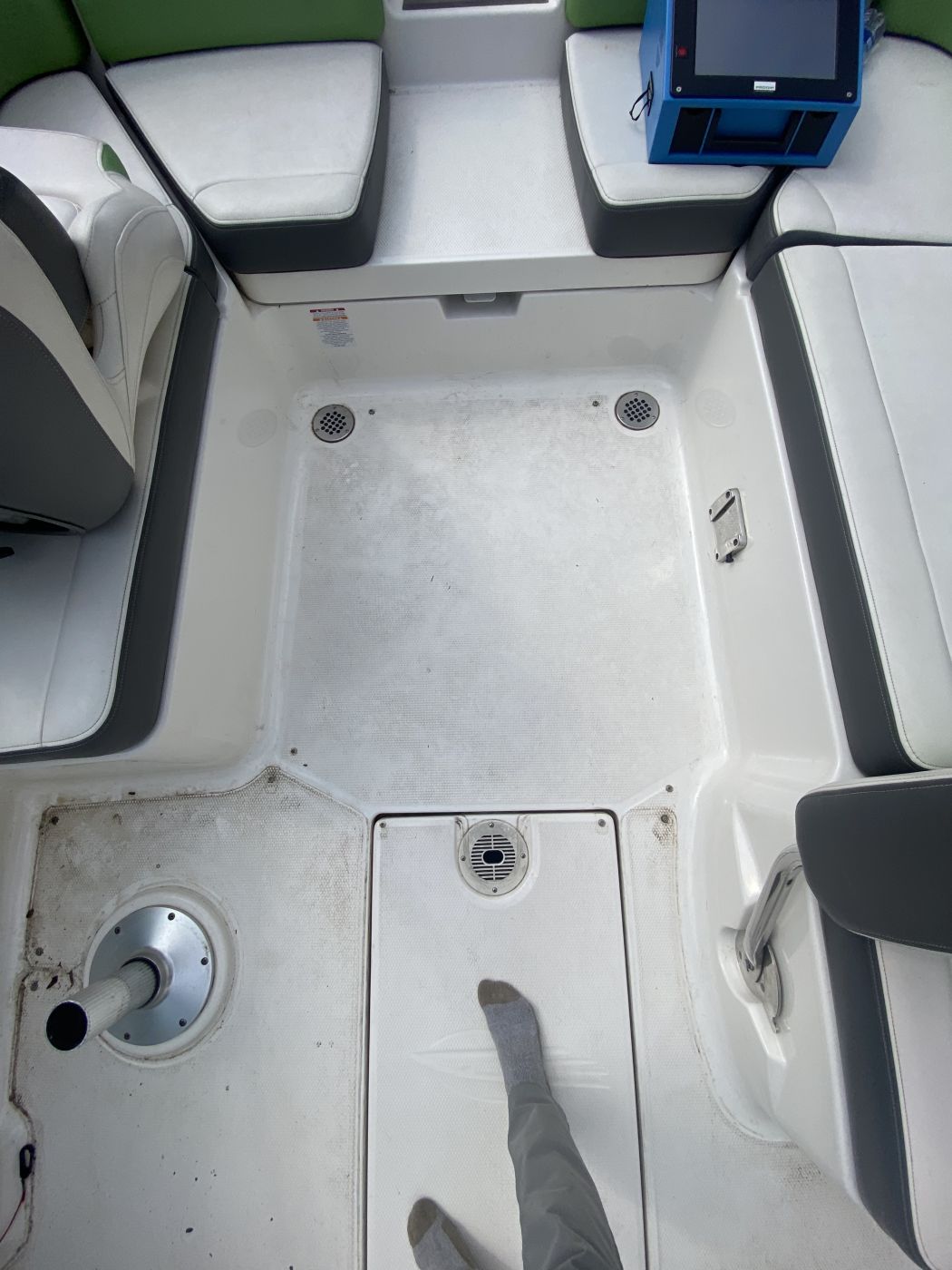 Chaparral 223 VRX SeaDek Installation