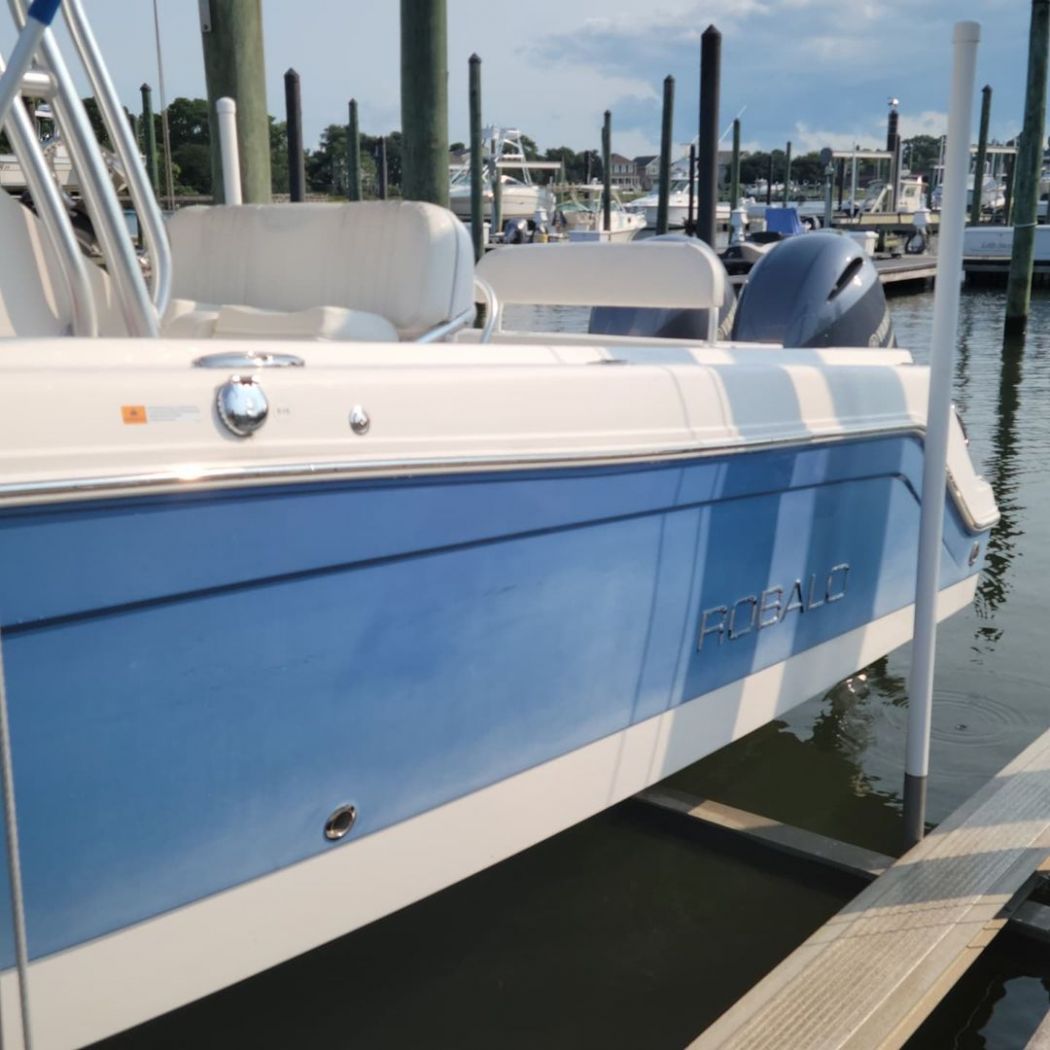 2018 Robalo 26 Heavy Oxidation