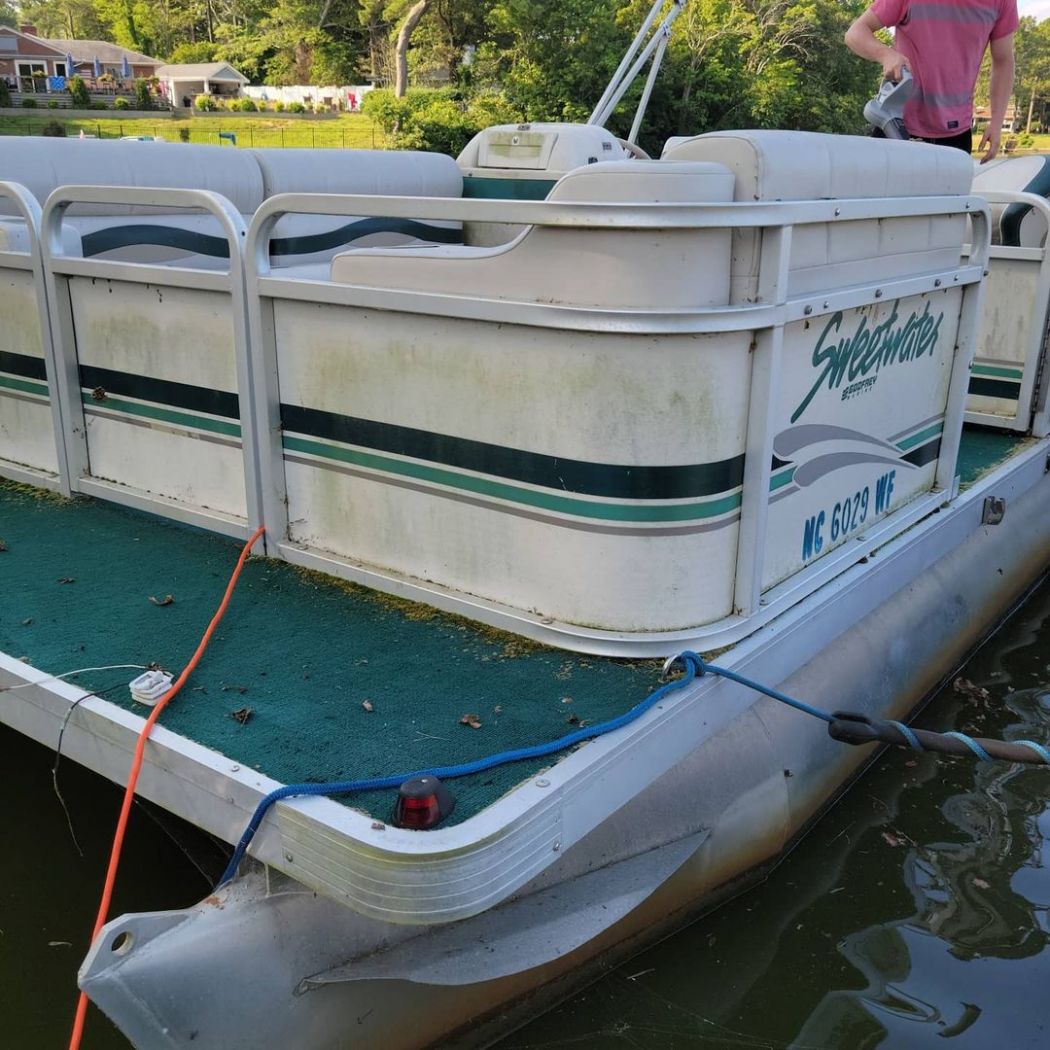 Pontoon Boat Detailing