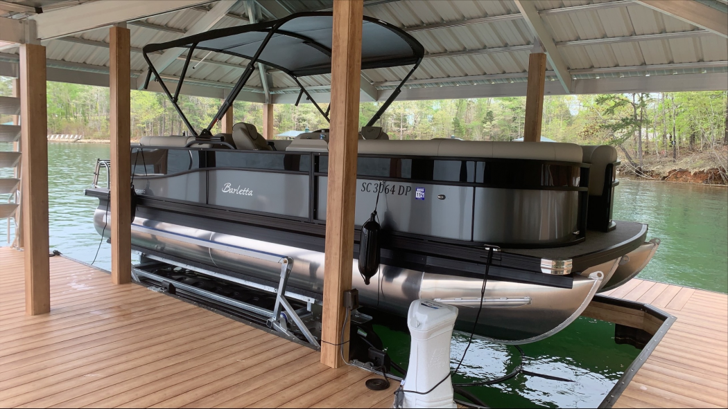 Tritoon Boat Lift