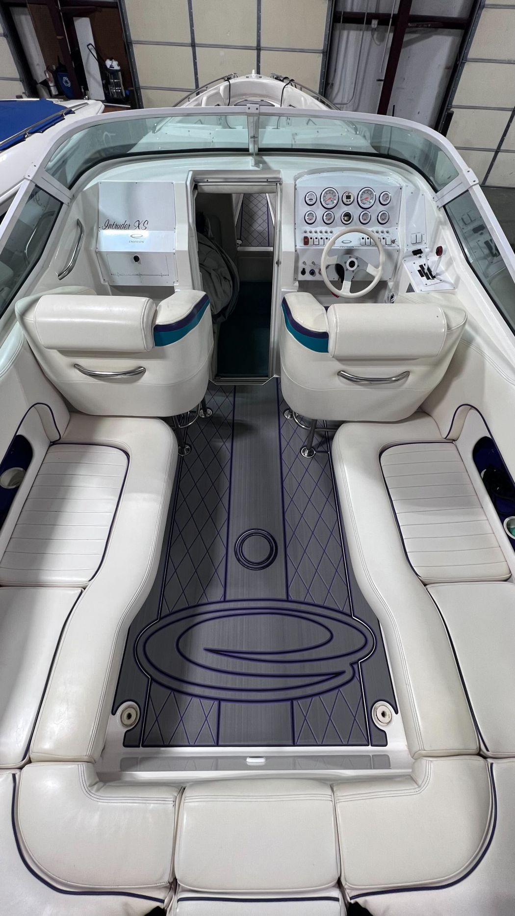 2004 Envision 32 Marine Flooring