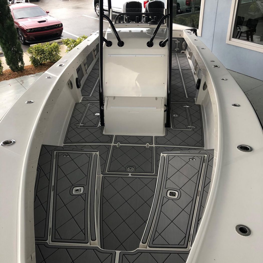 Jupiter 31 Center Console SeaDek Flooring