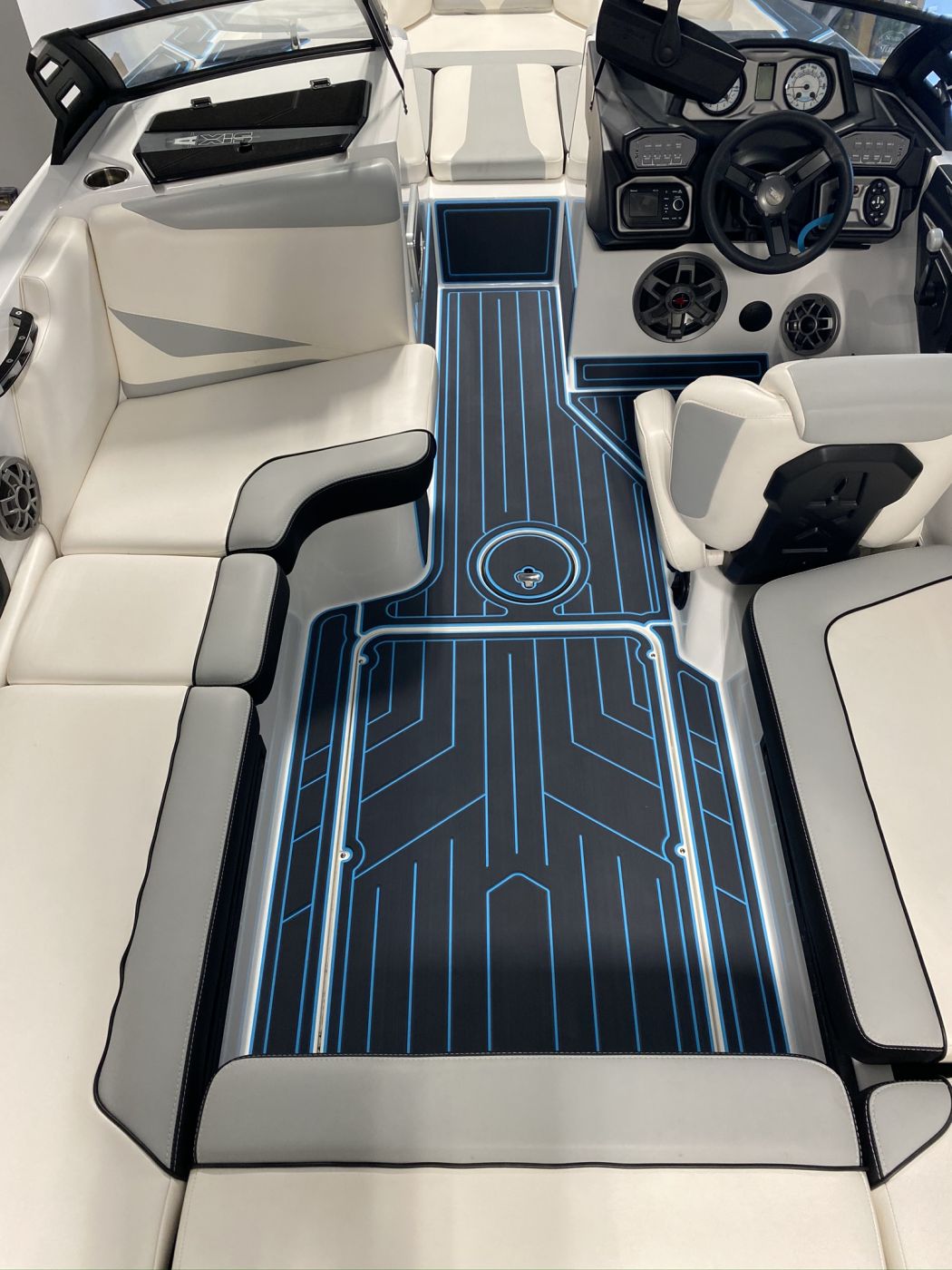 2019 AXIS T22