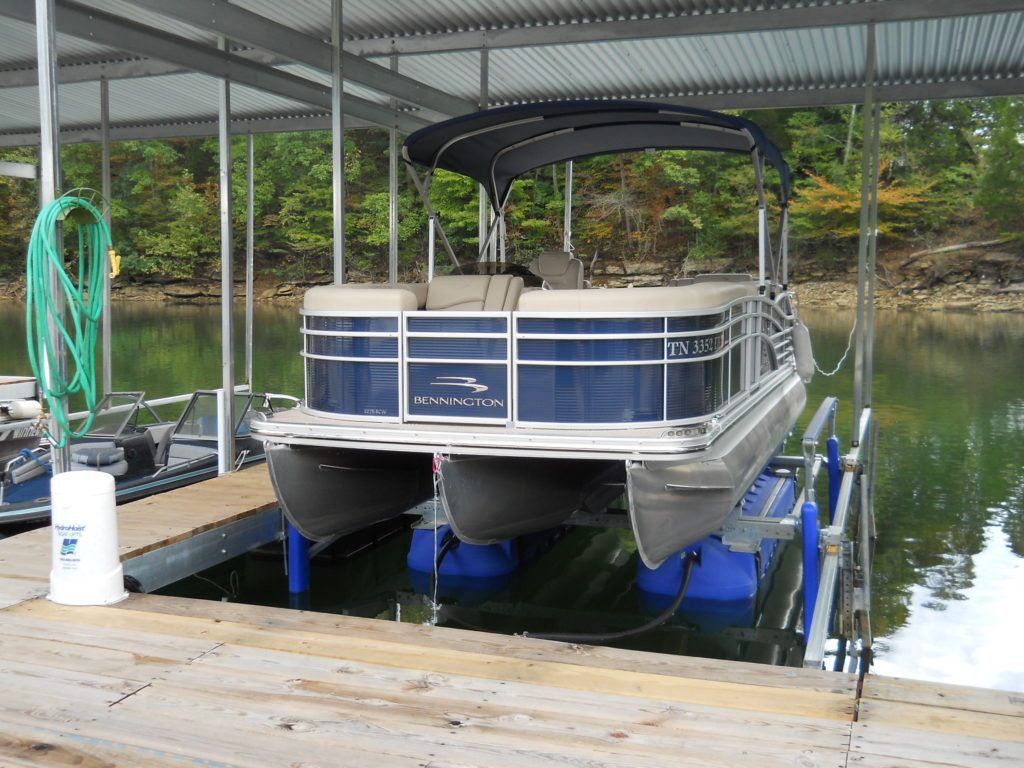 Pontoon and Tritoon Boat Lift