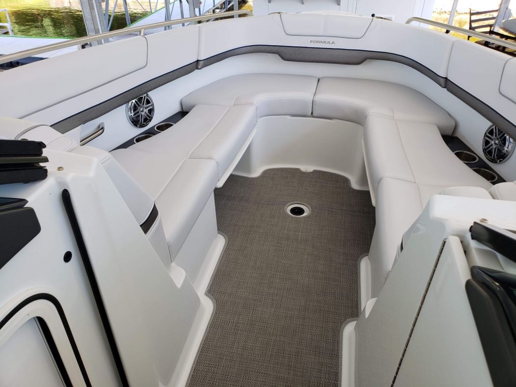 2015 Formula 310 BR received a 5 Year Surpass SiO2 Ceramic Coating