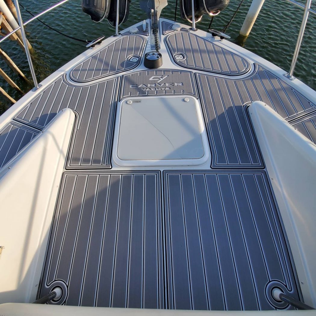 Carver 350 Mariner SeaDek Flooring