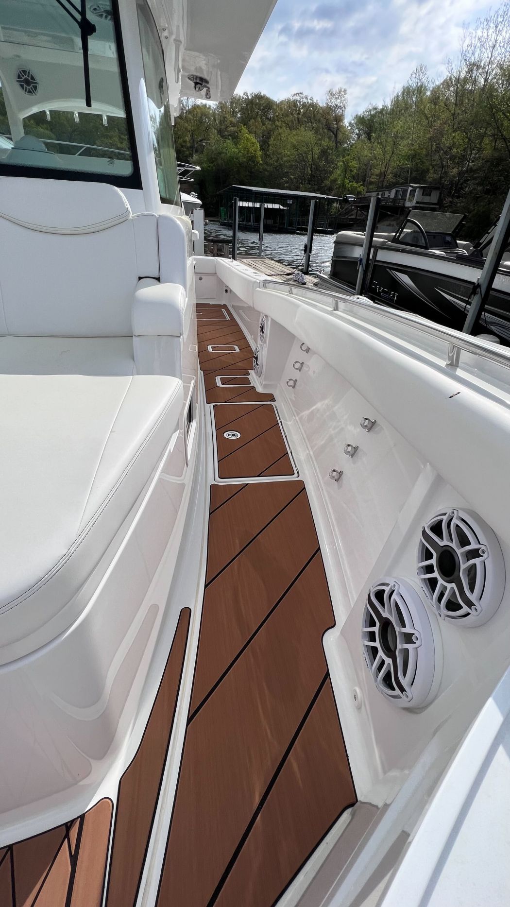 2023 HCB 39 Special Marine Flooring