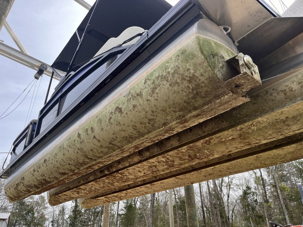 Pontoon Cleaning Lake Murray