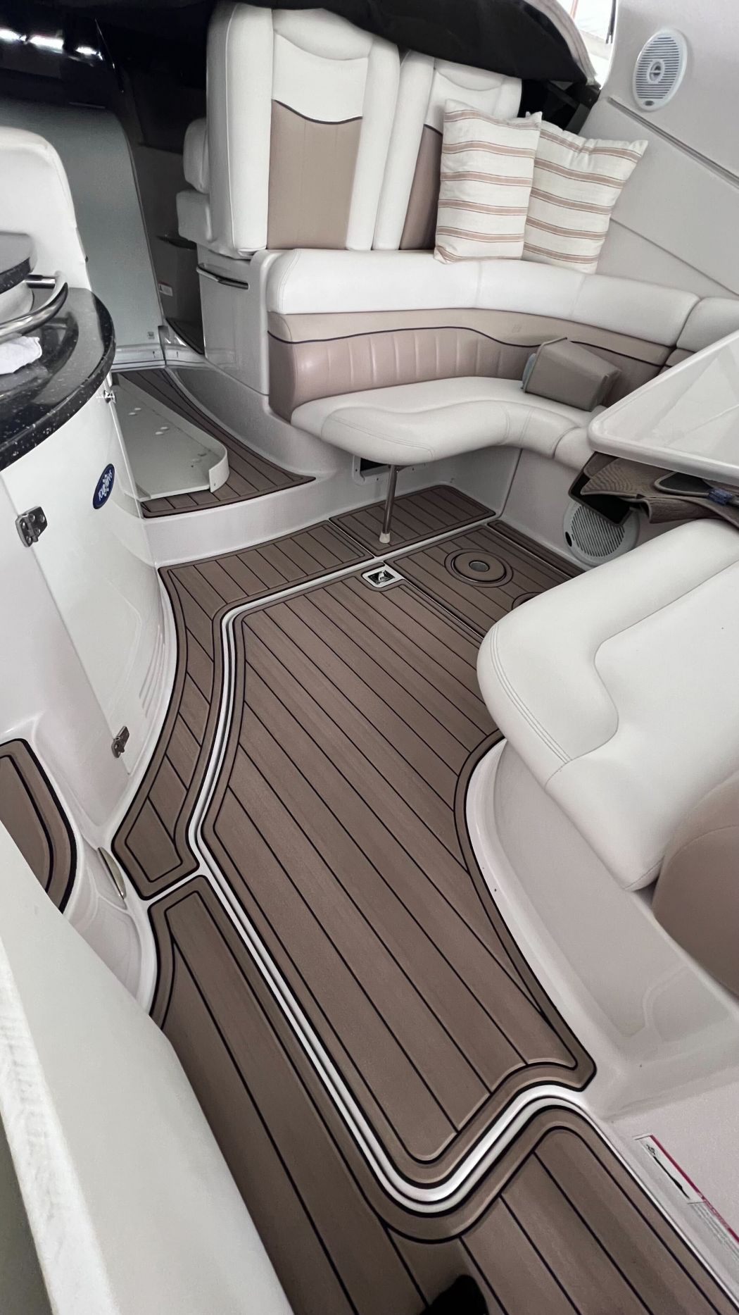 2007 Fourwinns 318 Vista Marine Flooring