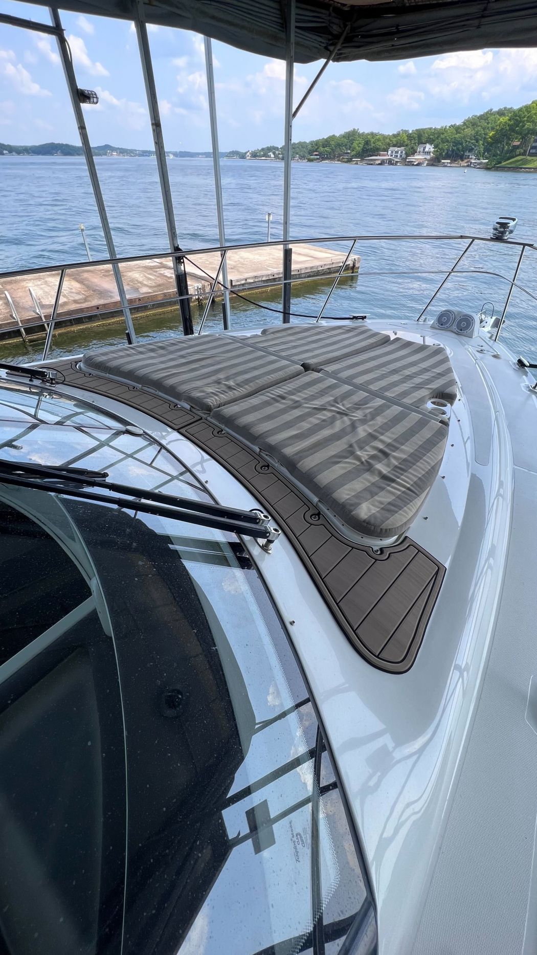 2013 Cruiser Yachts Cantius 41 Marine Flooring