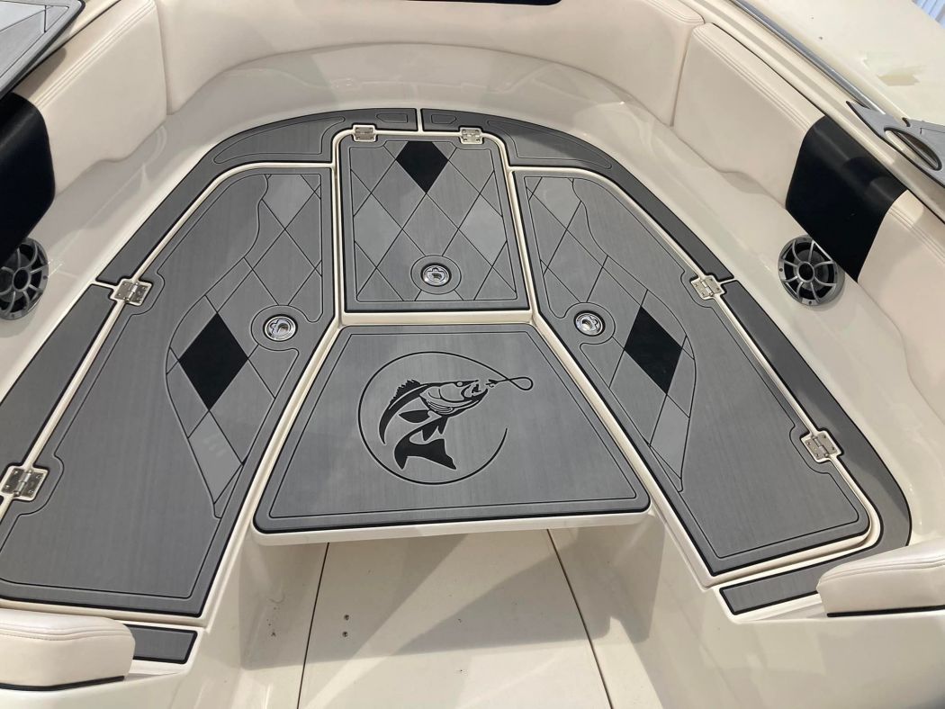 Robolo Center Console SeaDek Flooring