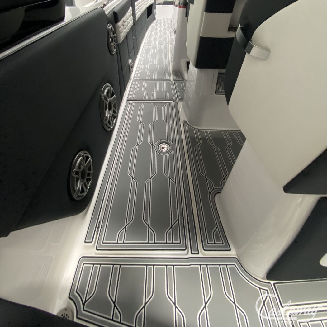 Cigarette 41 Nighthawk SeaDek Flooring