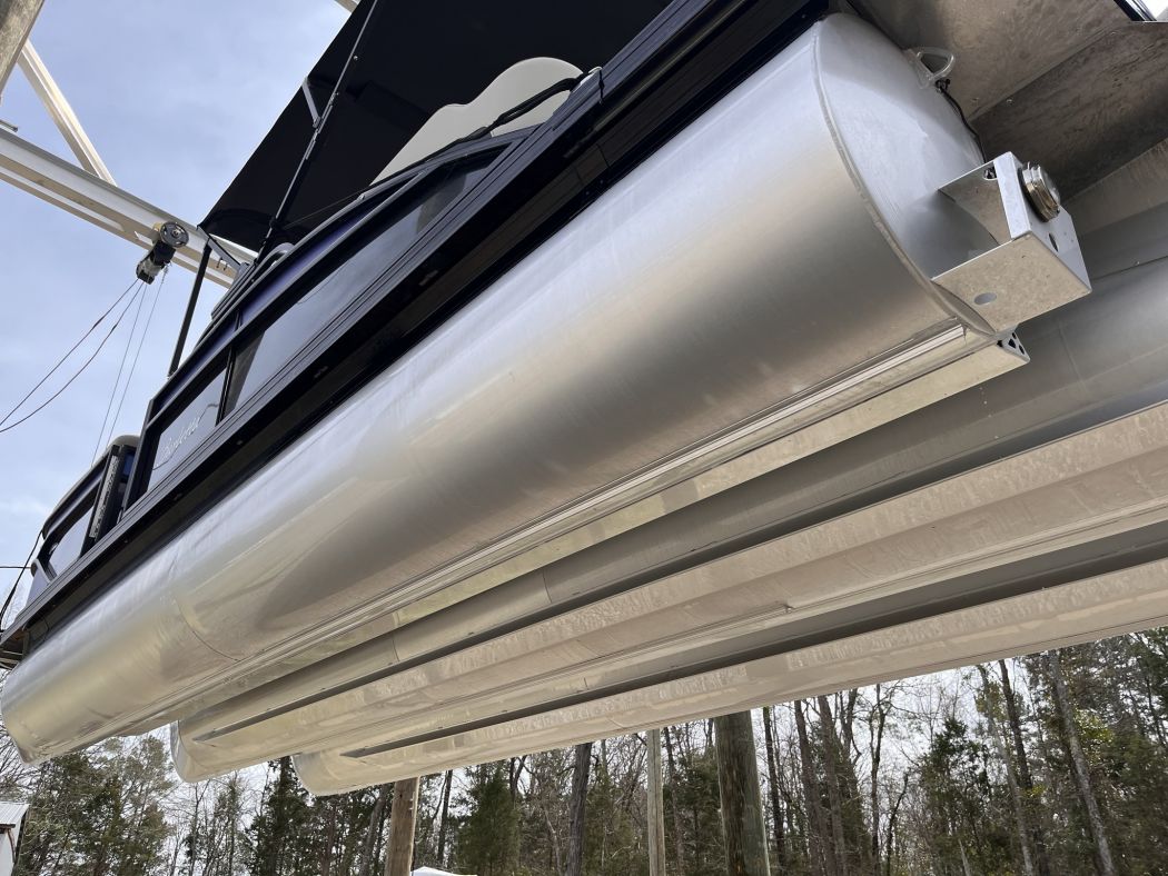 Pontoon Cleaning Lake Murray