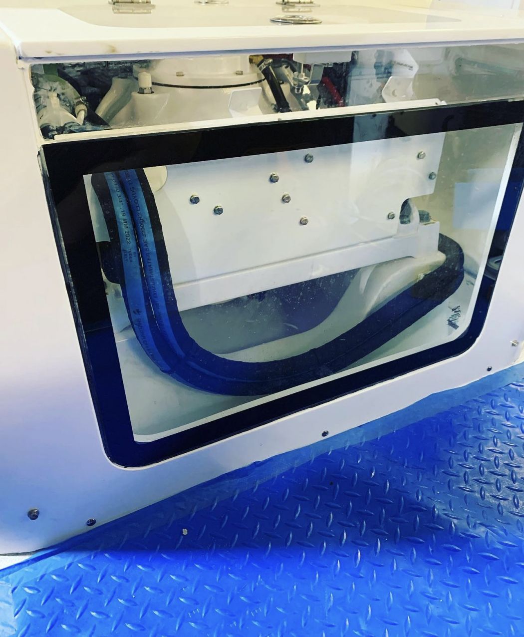 30 Sea Hunt "Scotty Dog" Seakeeper Install