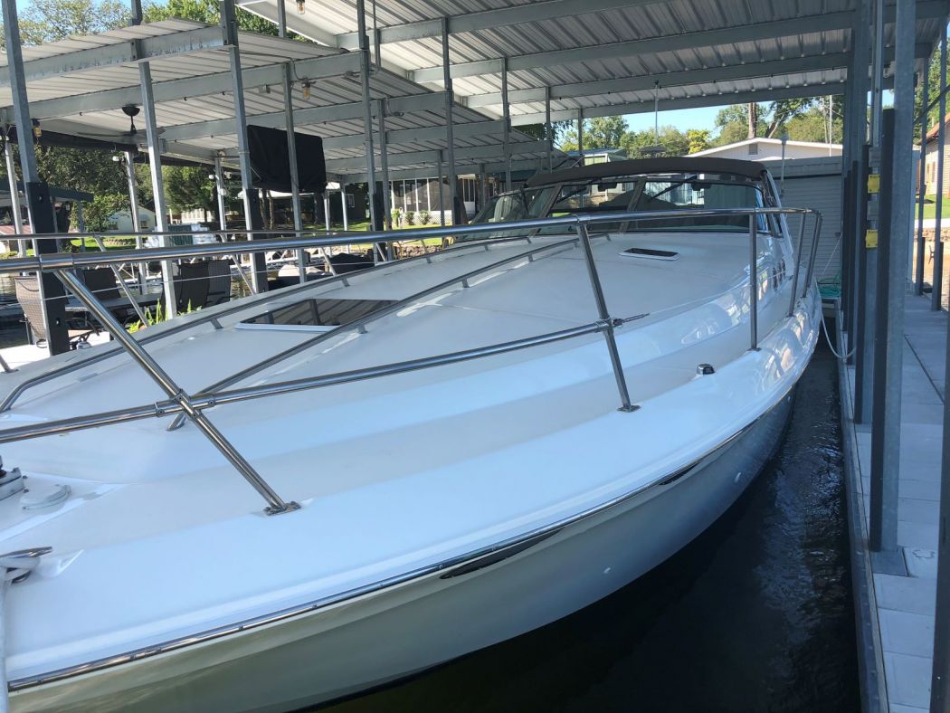 1997 SeaRay 400 EC Received A Surpass 5 Year SiO2 Ceramic Coating