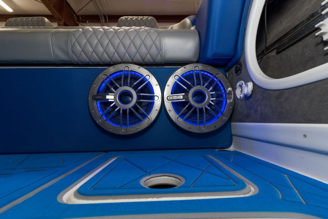 32 Sunsation Stereo & Custom Upholstery