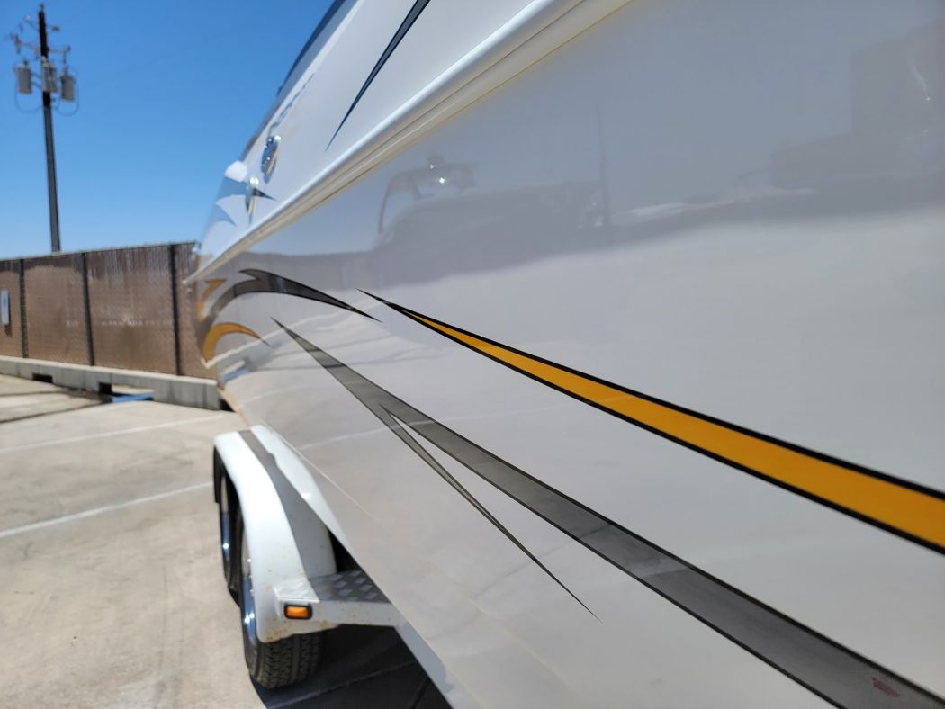26' Shockwave Cat Boat Cleaning