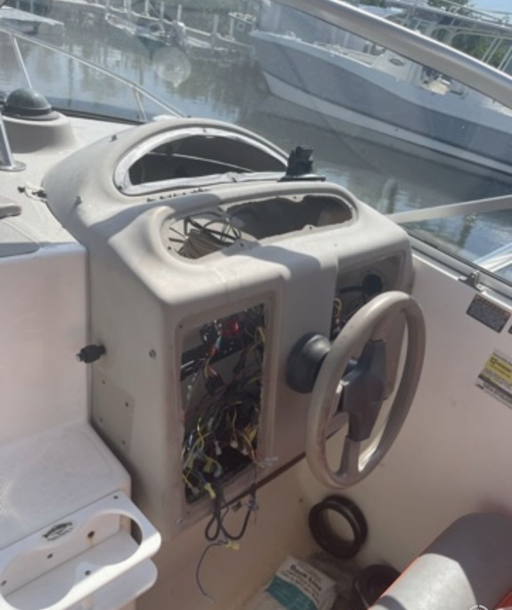 Maxum wiring, sound systems, illumination and Dashboard refresh