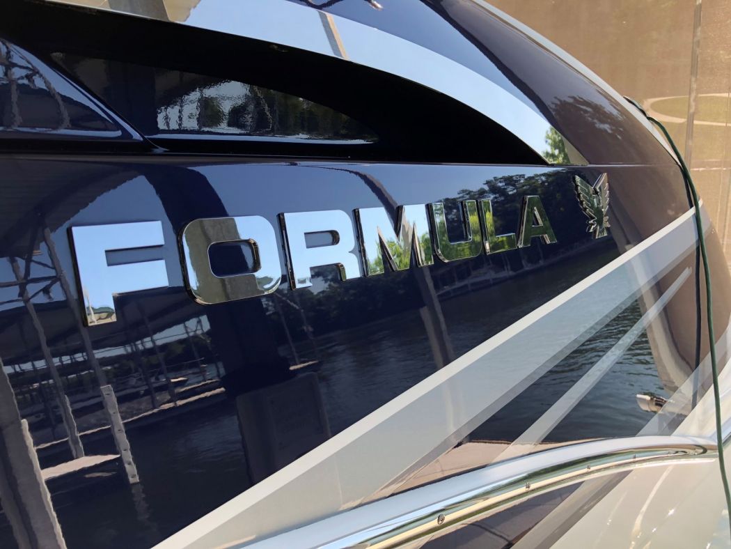 2015 Formula 310 BR received a 5 Year Surpass SiO2 Ceramic Coating