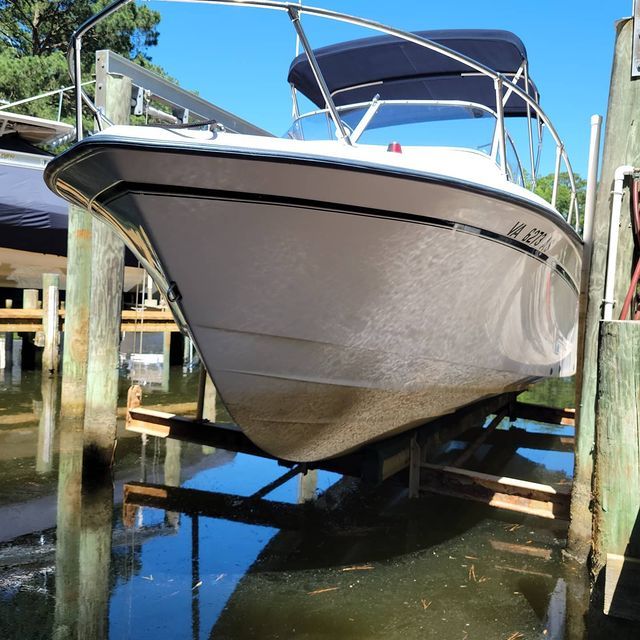 21 Grady White Boat Detailing