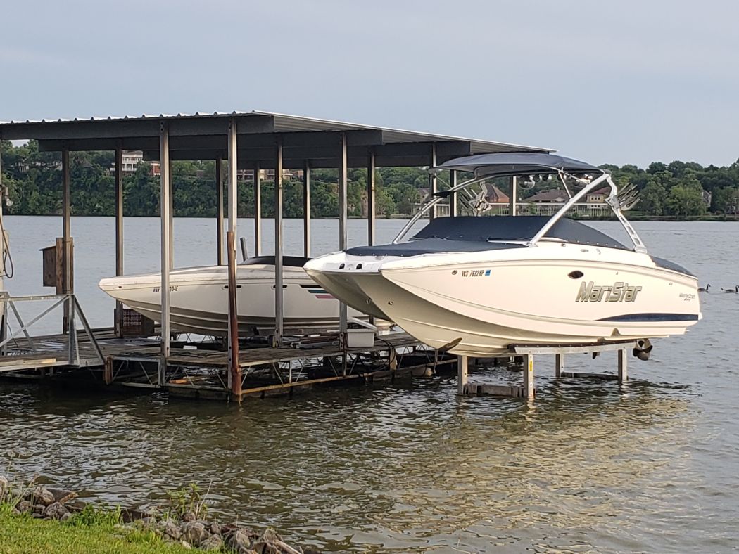 Vertical Hydraulic Shallow Water Lifts