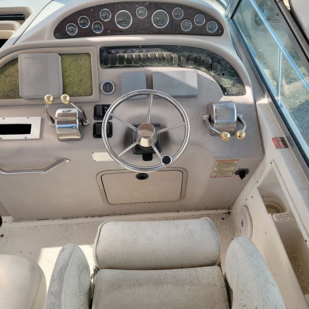 Sea Ray Helm And Seat Cleaning