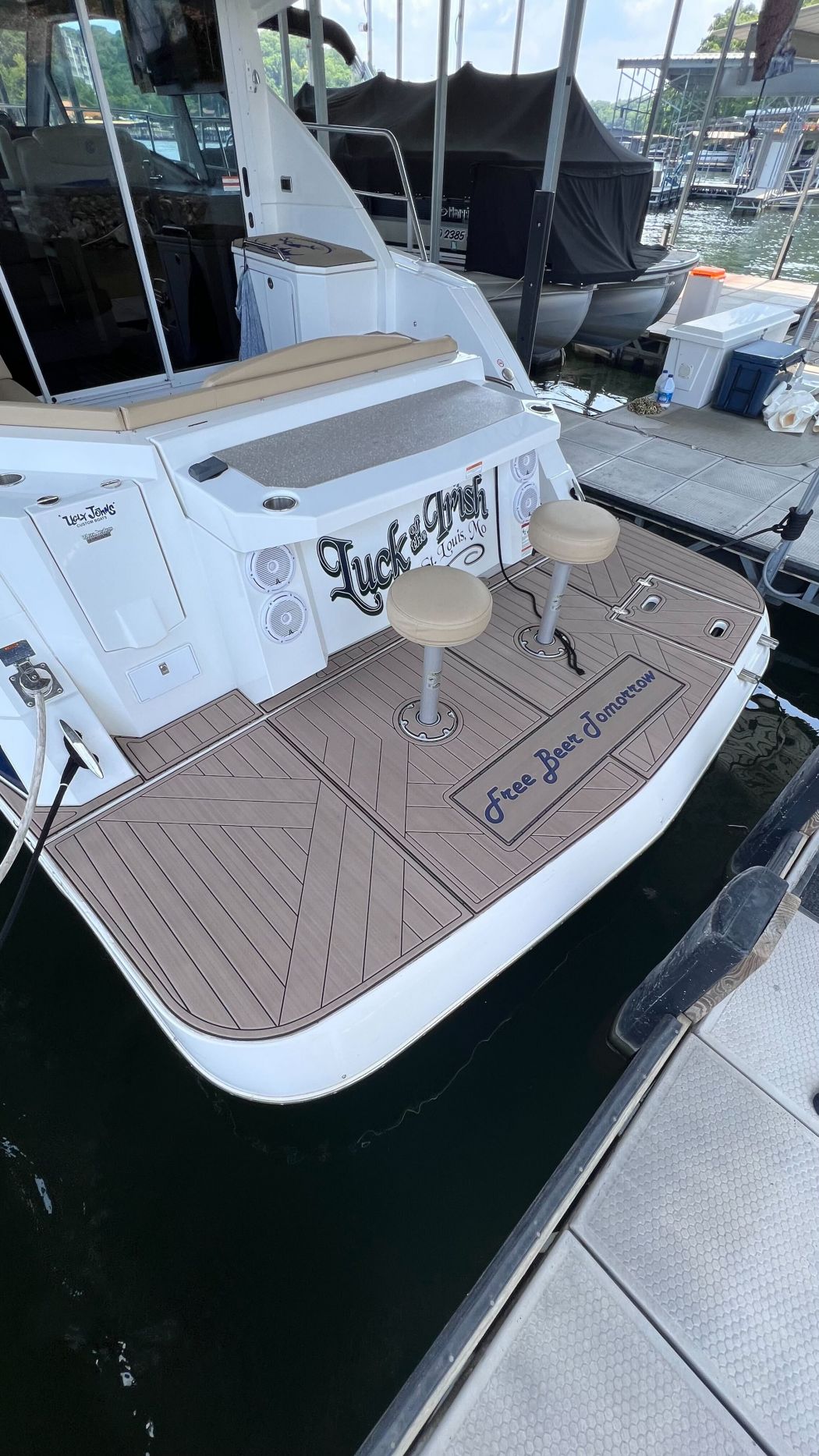 2013 Cruiser Yachts Cantius 41 Marine Flooring