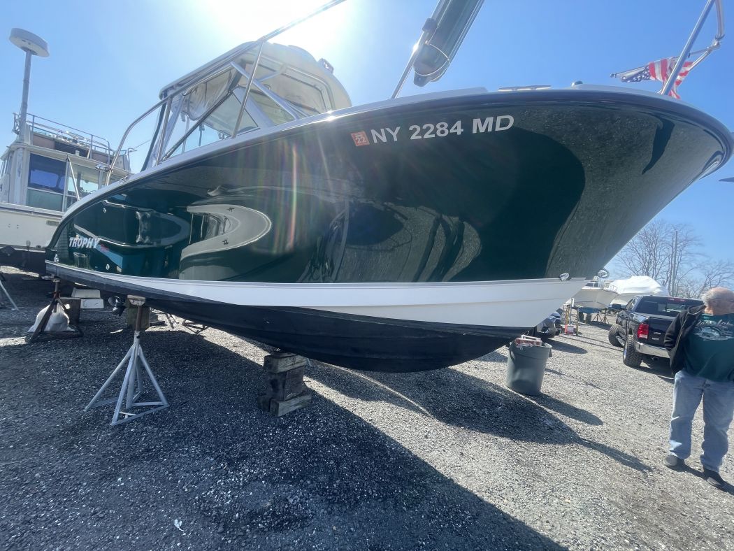 Wet Sanding 26' Hull