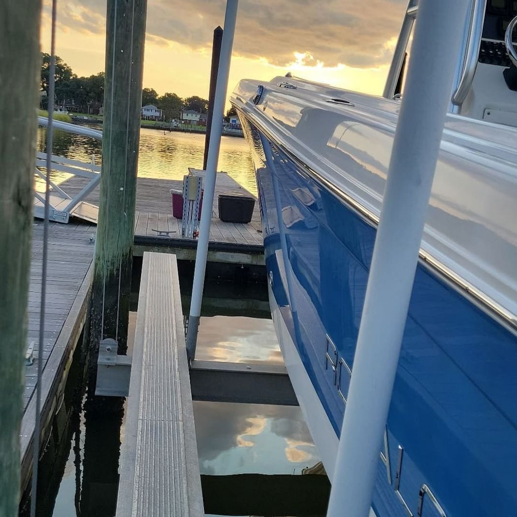 2018 Robalo 26 Heavy Oxidation