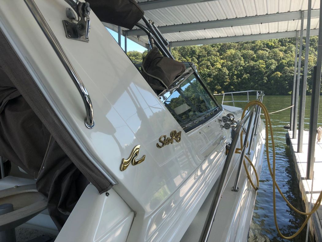 1997 SeaRay 400 EC Received A Surpass 5 Year SiO2 Ceramic Coating