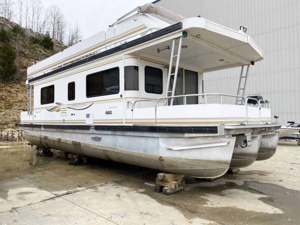 Playcraft Houseboat Cleaning