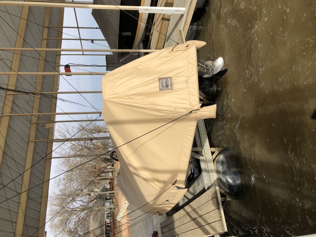 Custom Automatic Bass Boat Cover