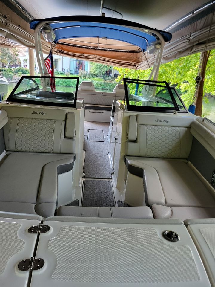 Sea Ray Bowrider Boat Detailing
