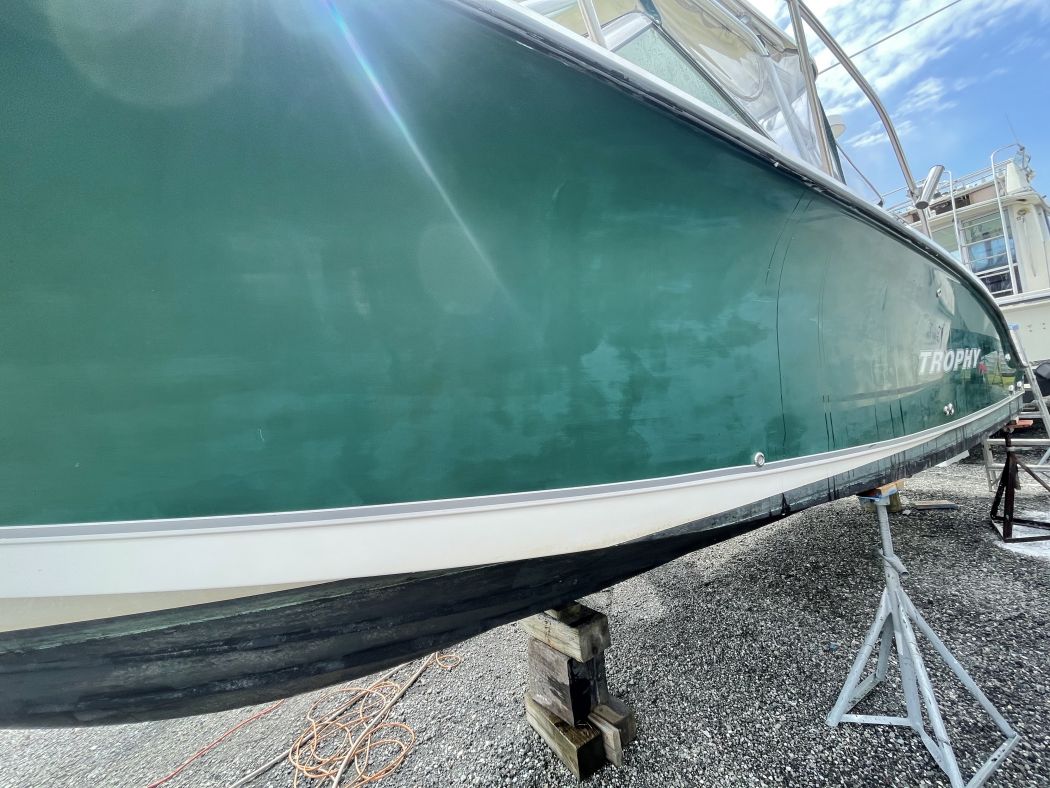 Wet Sanding 26' Hull