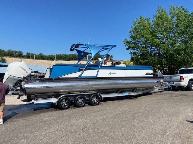 Custom build for a 30' Avalon Twin OB TriToon headed to Louisianna