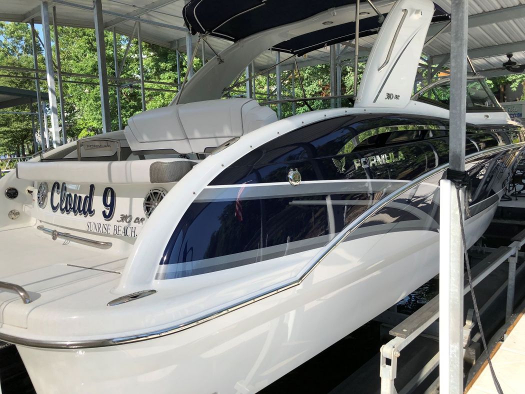 2015 Formula 310 BR received a 5 Year Surpass SiO2 Ceramic Coating